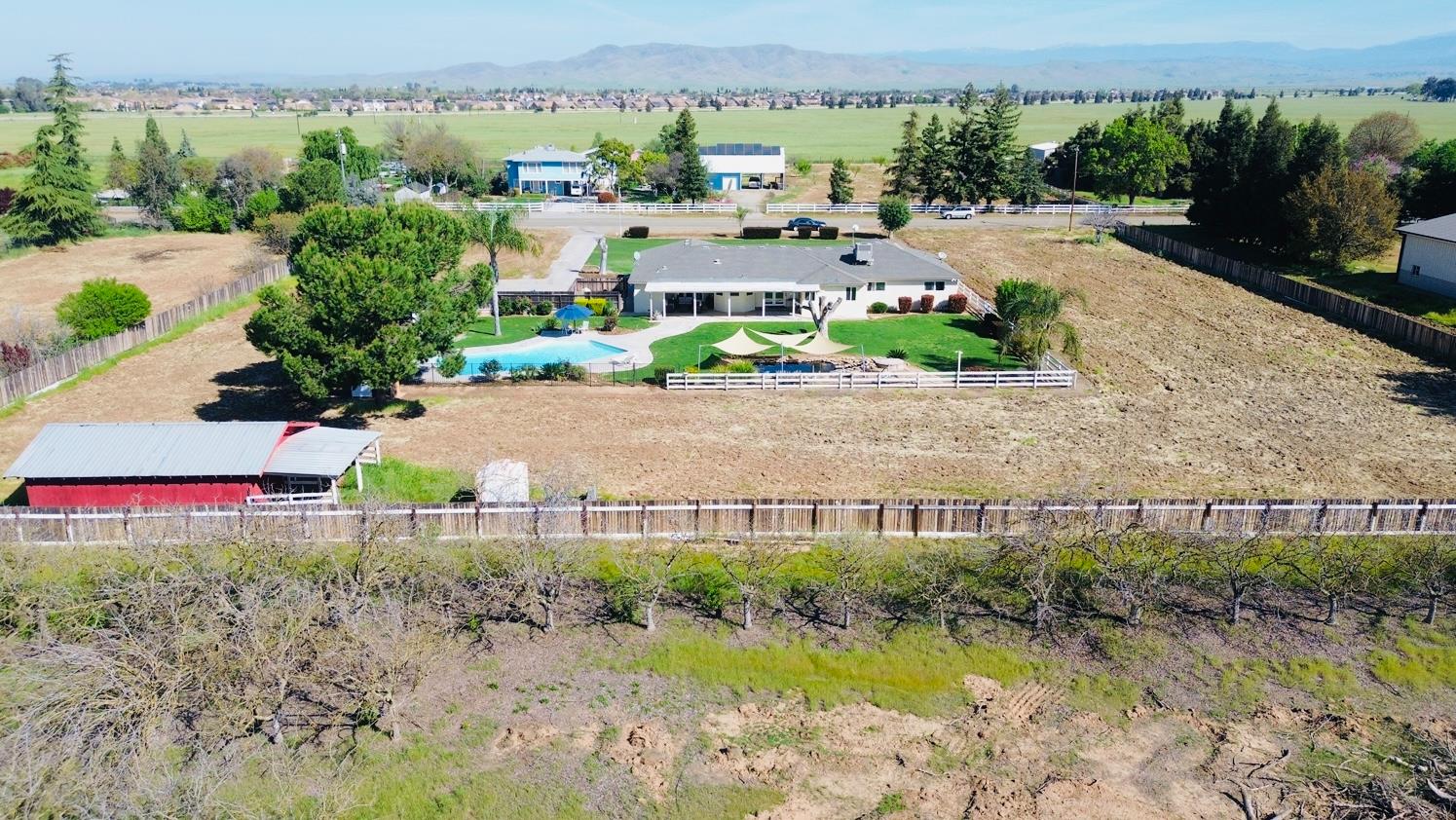 8099 E Nees Ave, Clovis, CA 93619