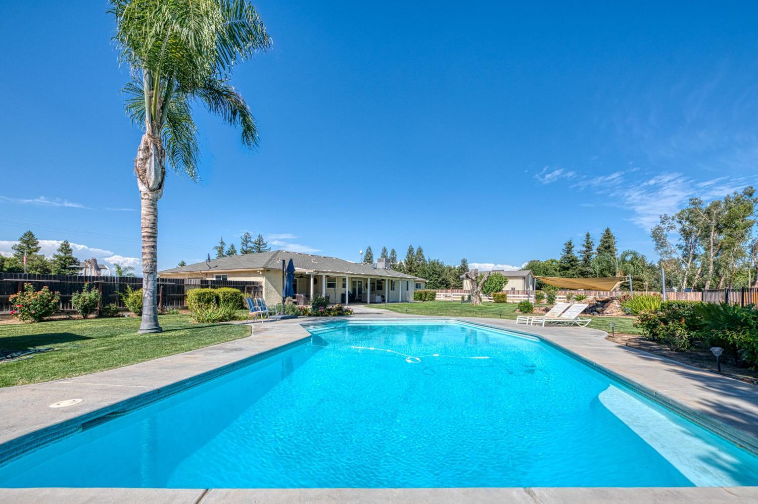 8099 E Nees Ave, Clovis, CA 93619