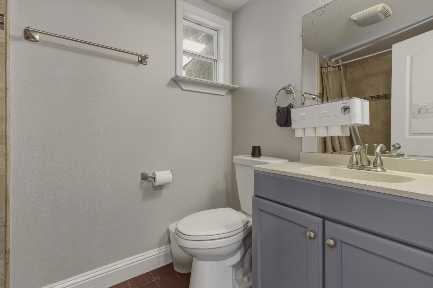 2330 Meadowbrook Ave, Merced, CA 95348