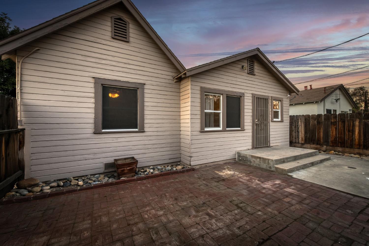 1104 E Fedora Ave, Fresno, CA 93704