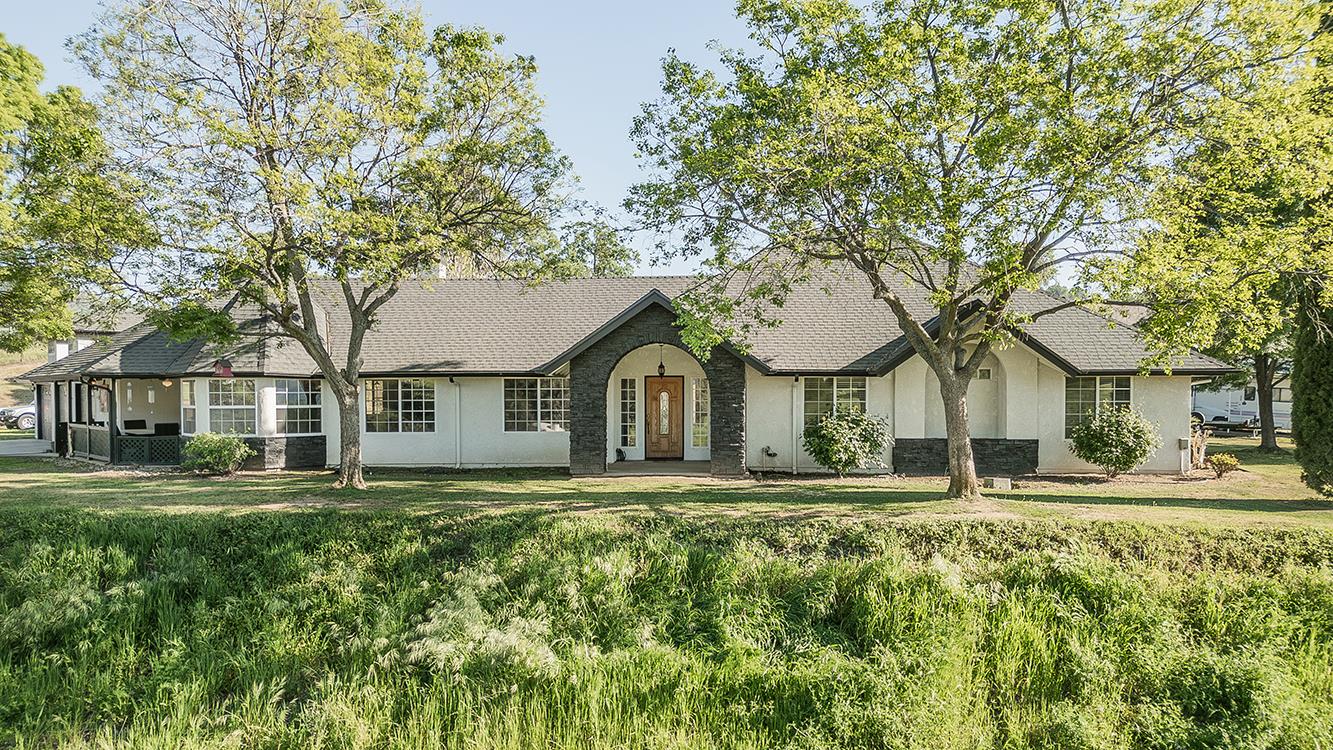 27118 Redhawk Ln, Clovis, CA 93619