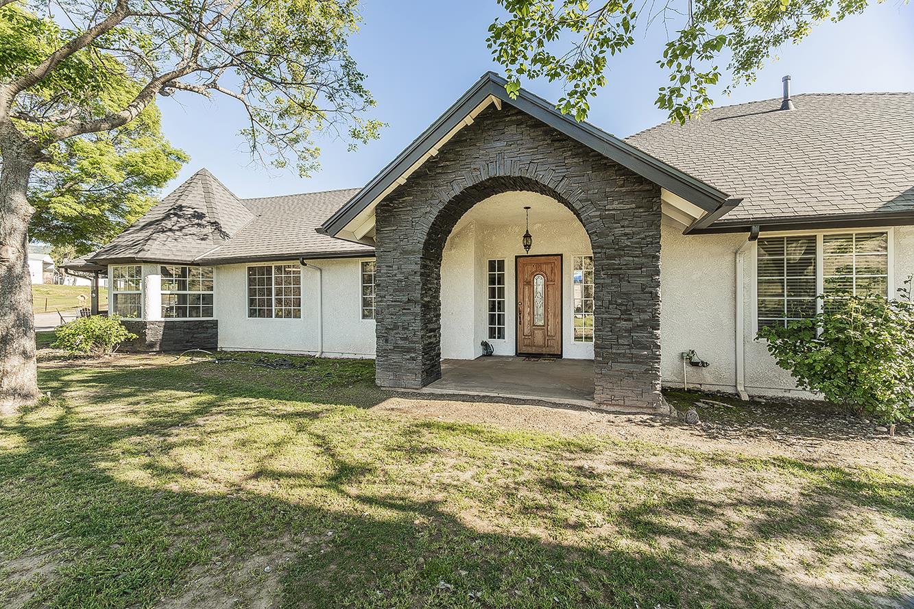 27118 Redhawk Ln, Clovis, CA 93619