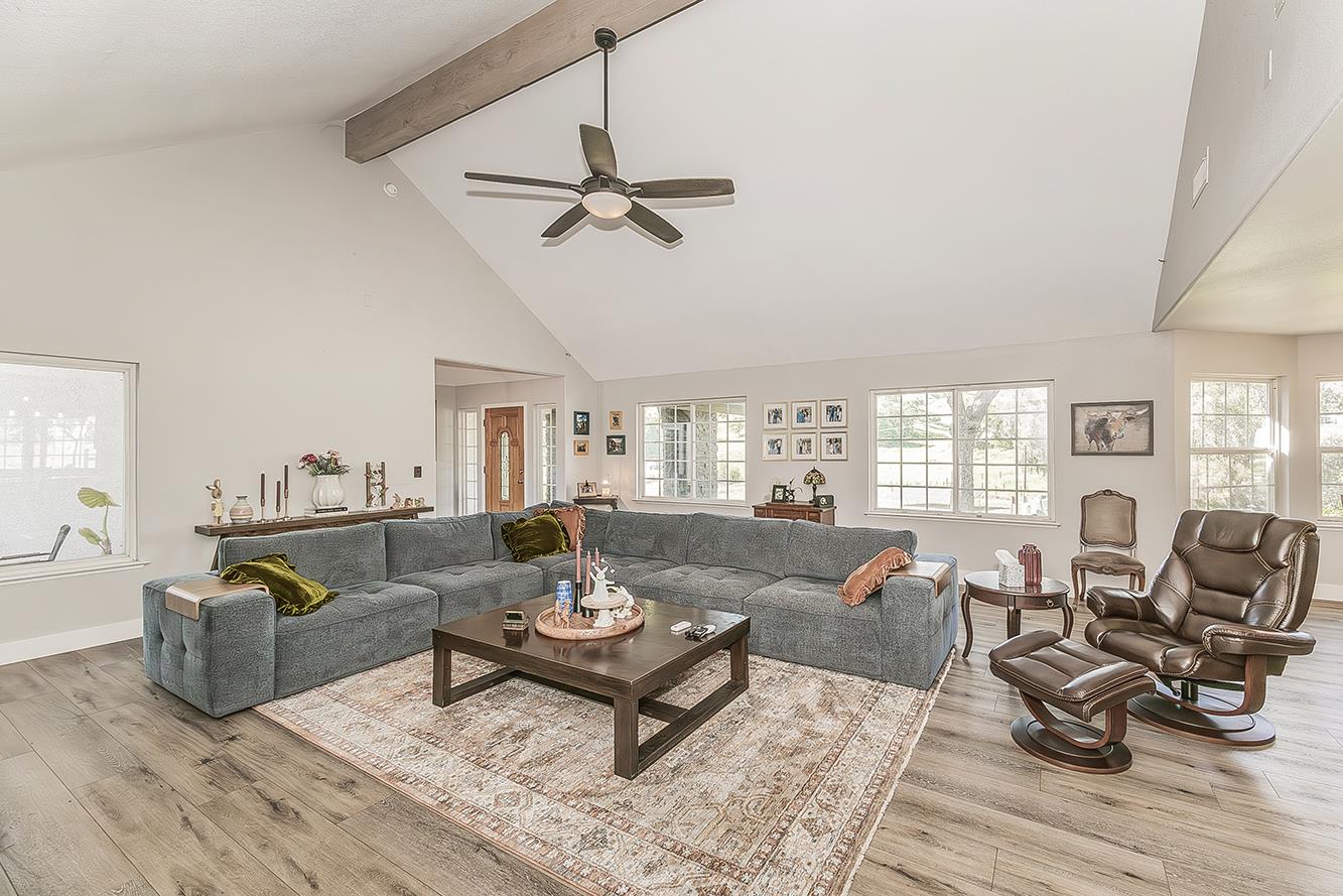 27118 Redhawk Ln, Clovis, CA 93619