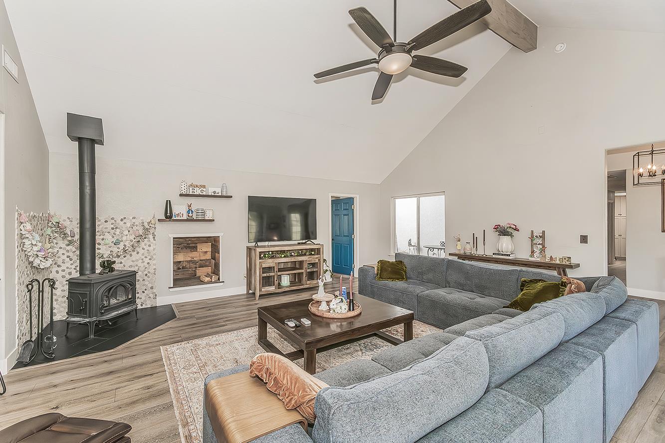 27118 Redhawk Ln, Clovis, CA 93619