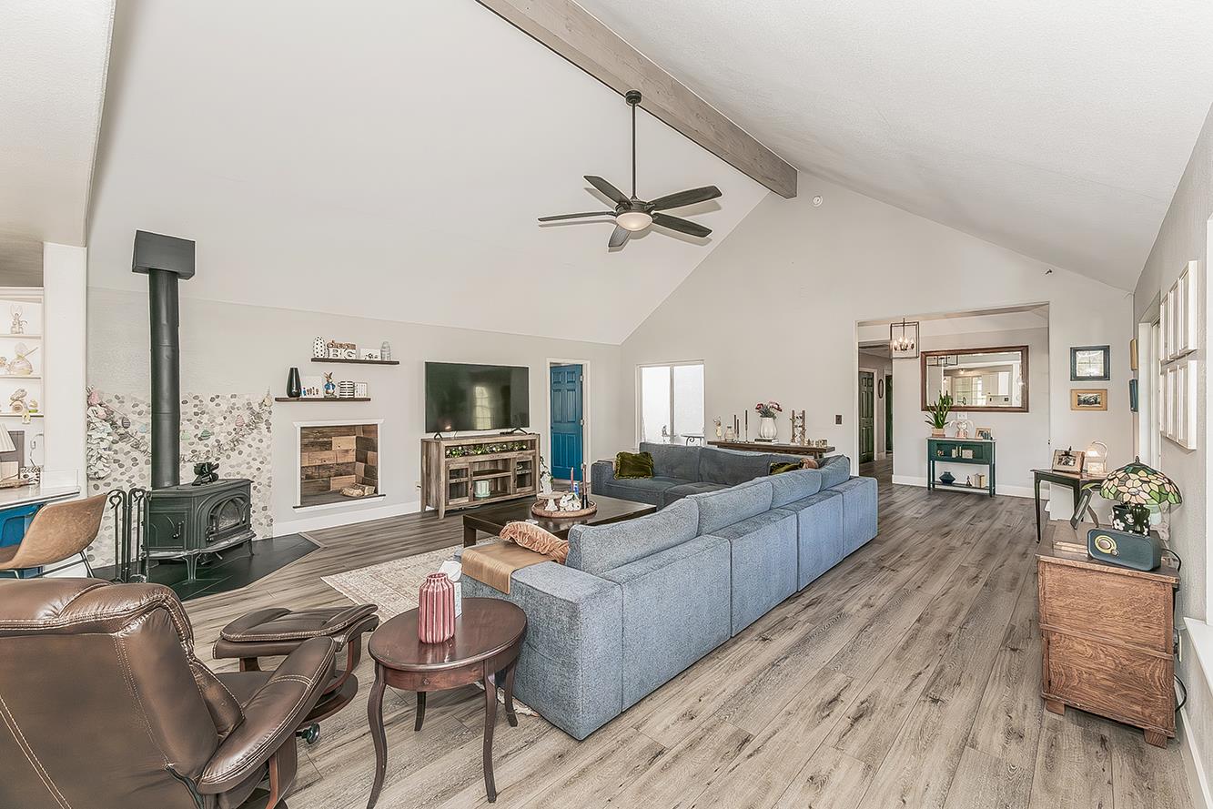 27118 Redhawk Ln, Clovis, CA 93619