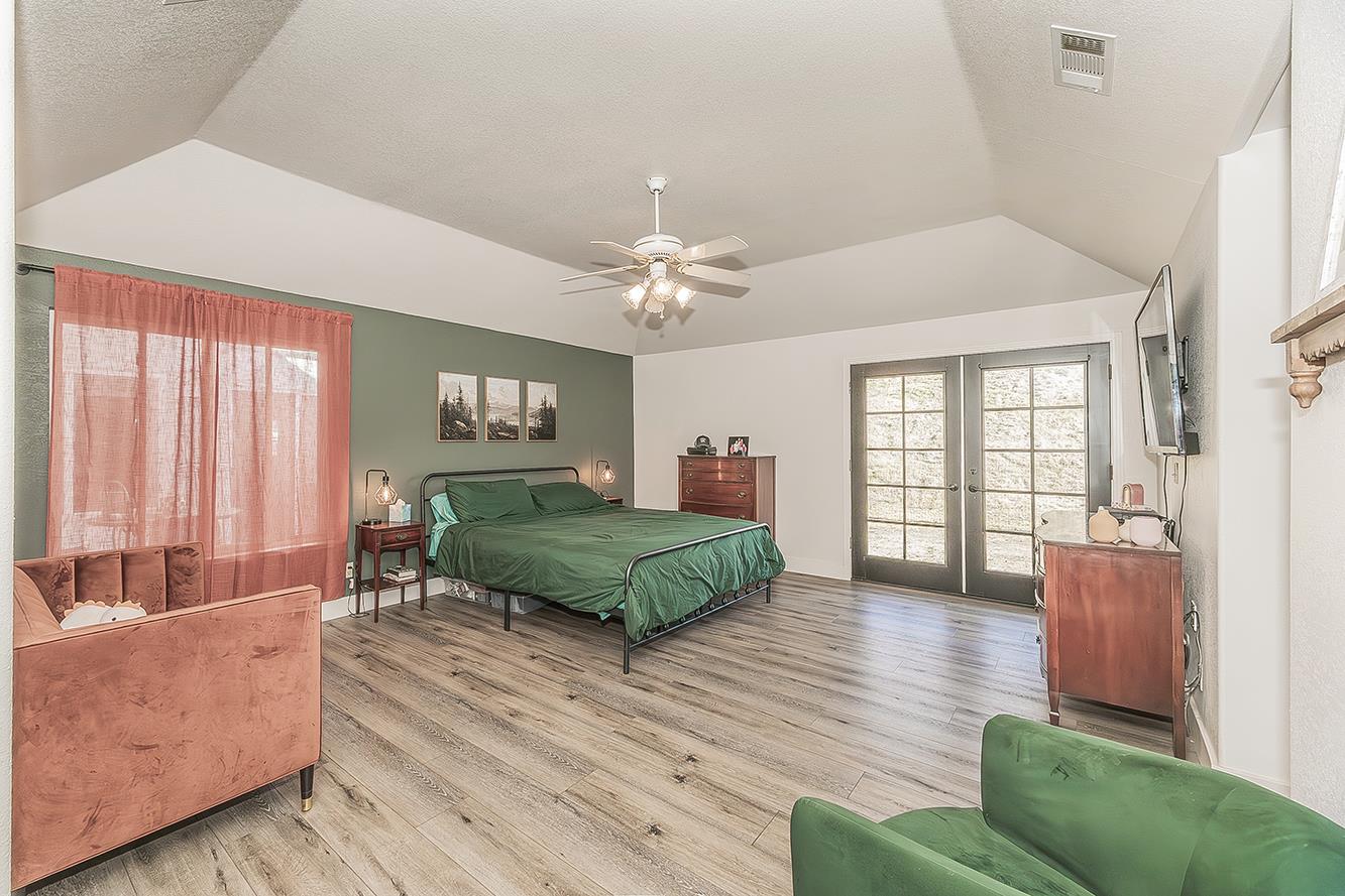 27118 Redhawk Ln, Clovis, CA 93619