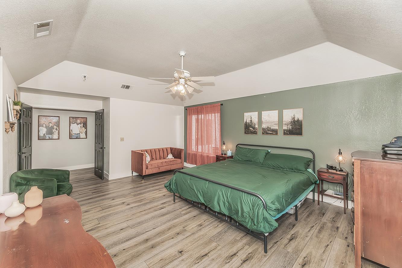 27118 Redhawk Ln, Clovis, CA 93619