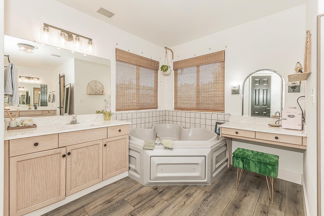 27118 Redhawk Ln, Clovis, CA 93619