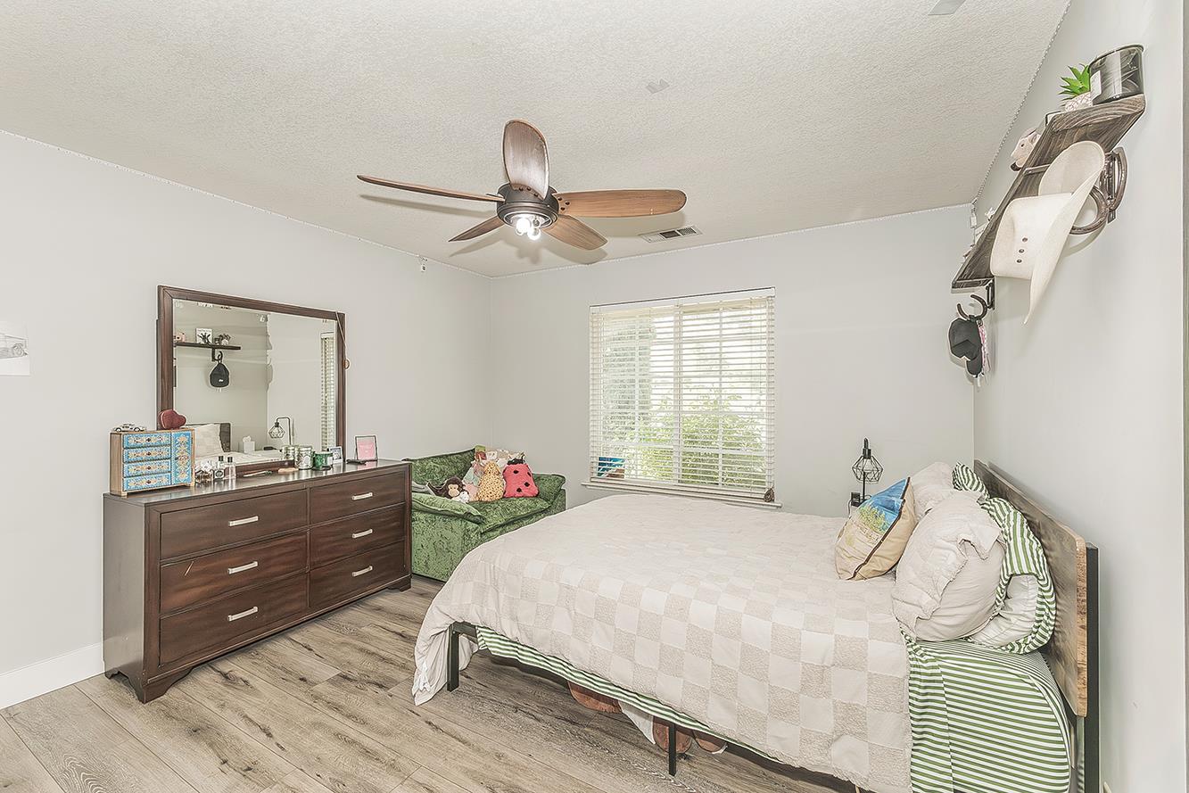 27118 Redhawk Ln, Clovis, CA 93619