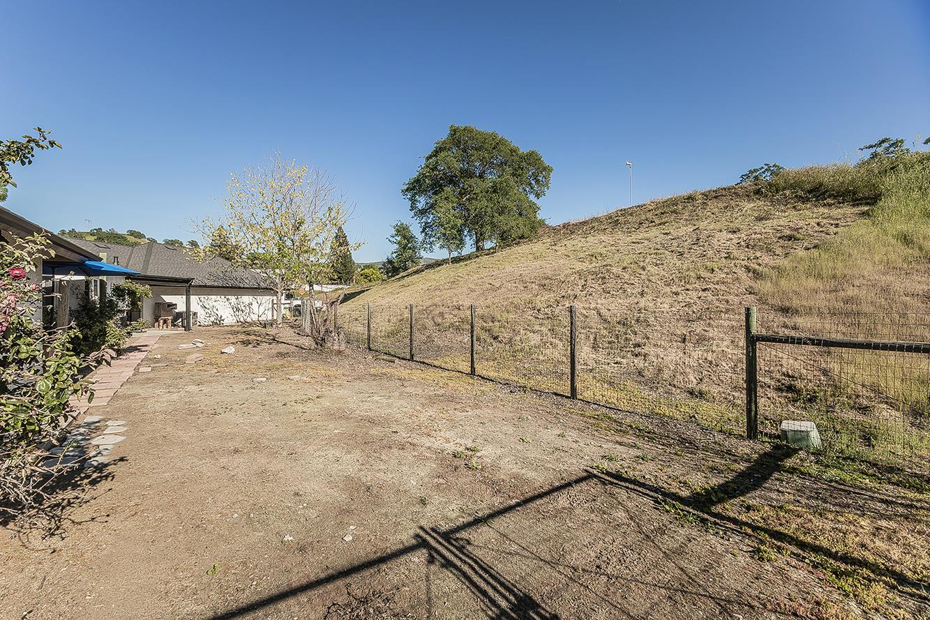 27118 Redhawk Ln, Clovis, CA 93619