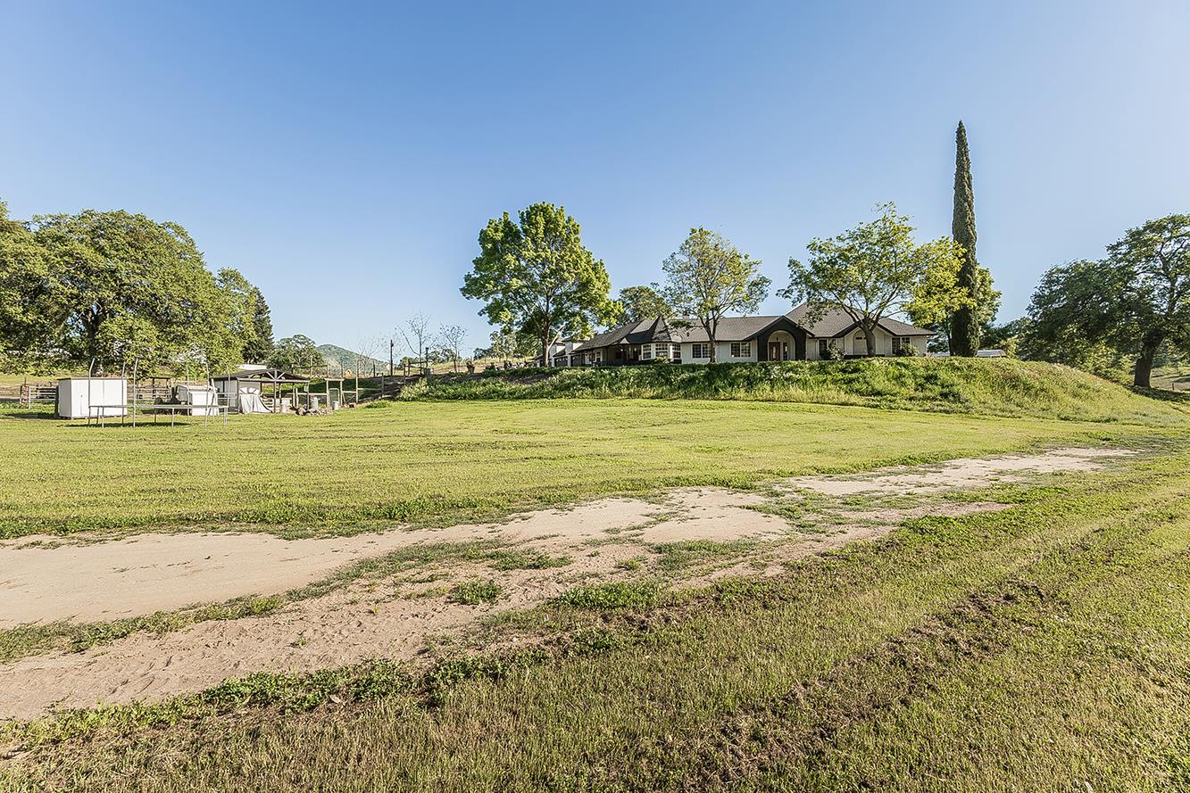 27118 Redhawk Ln, Clovis, CA 93619