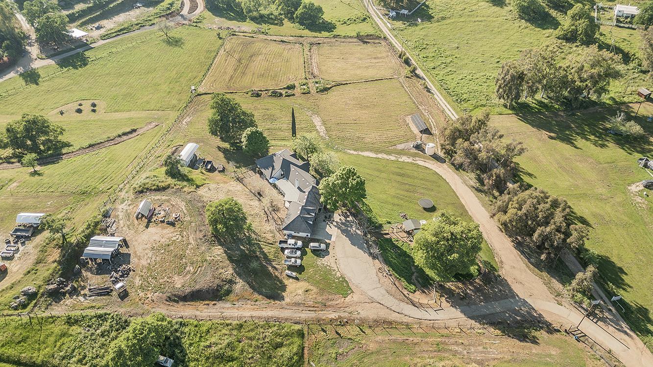 27118 Redhawk Ln, Clovis, CA 93619