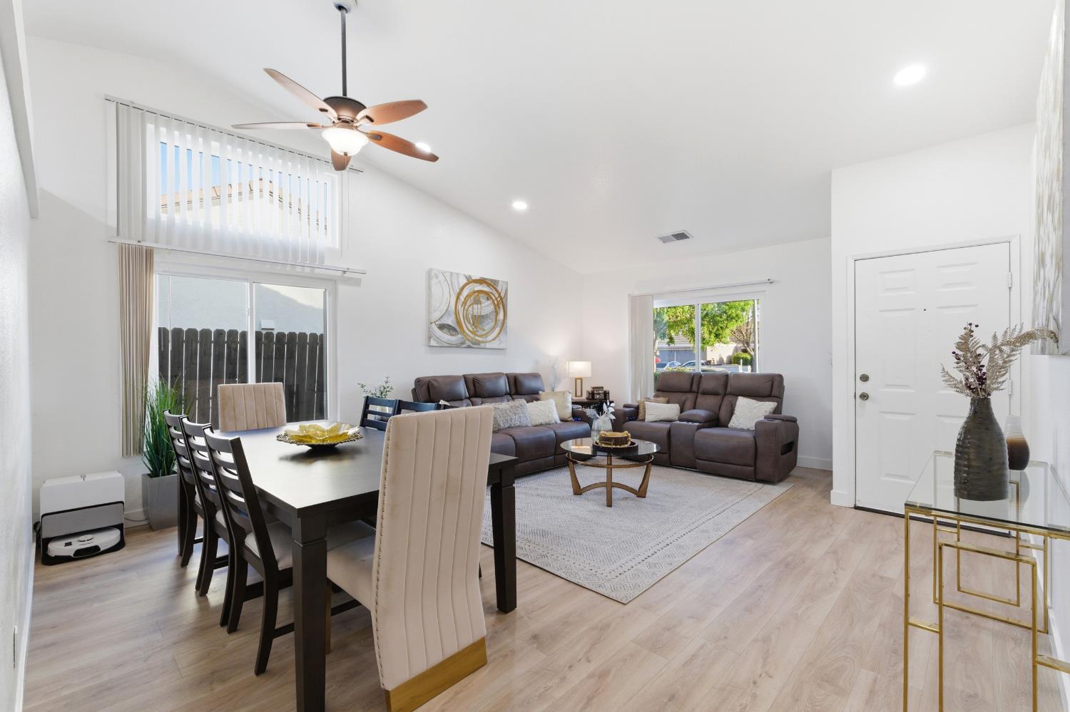 2404 E El paso Ave E, Fresno, CA 93720