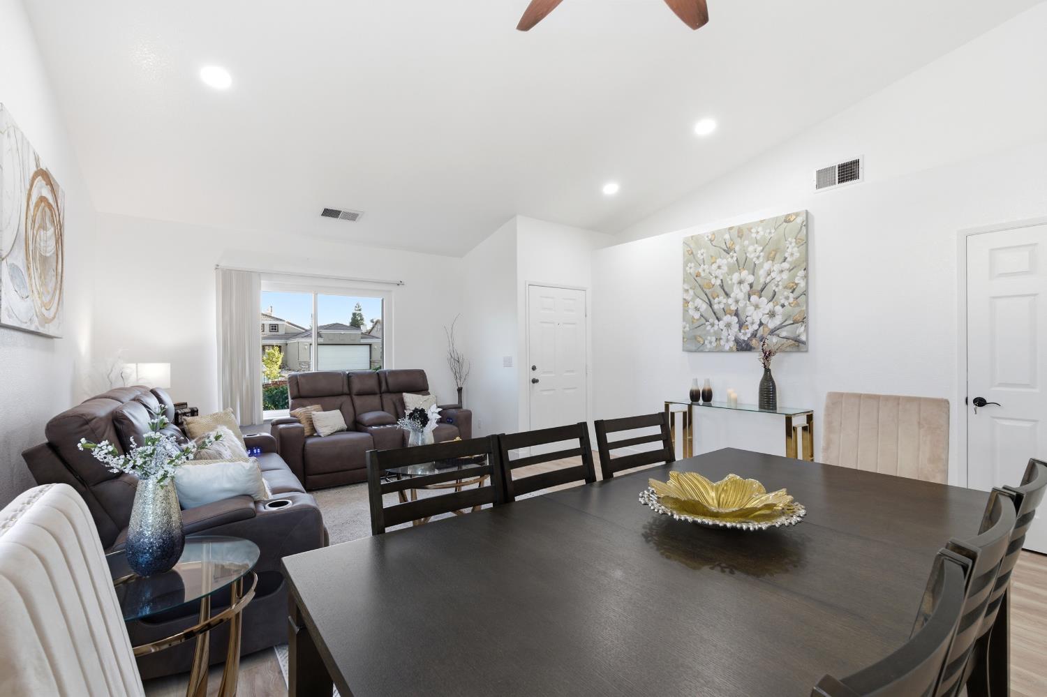 2404 E El paso Ave E, Fresno, CA 93720