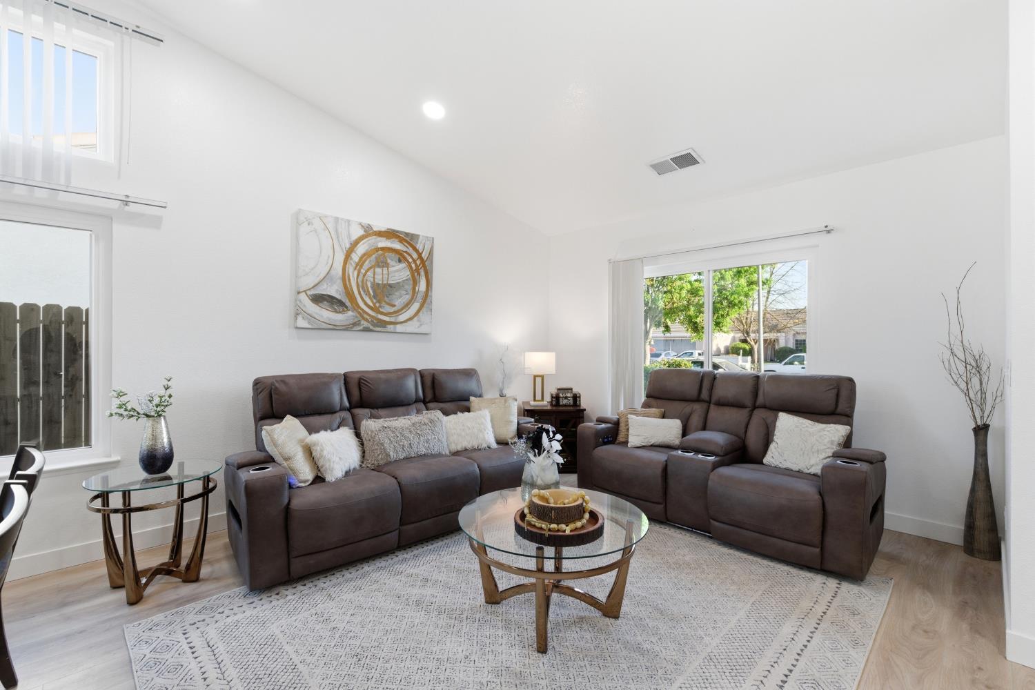 2404 E El paso Ave E, Fresno, CA 93720