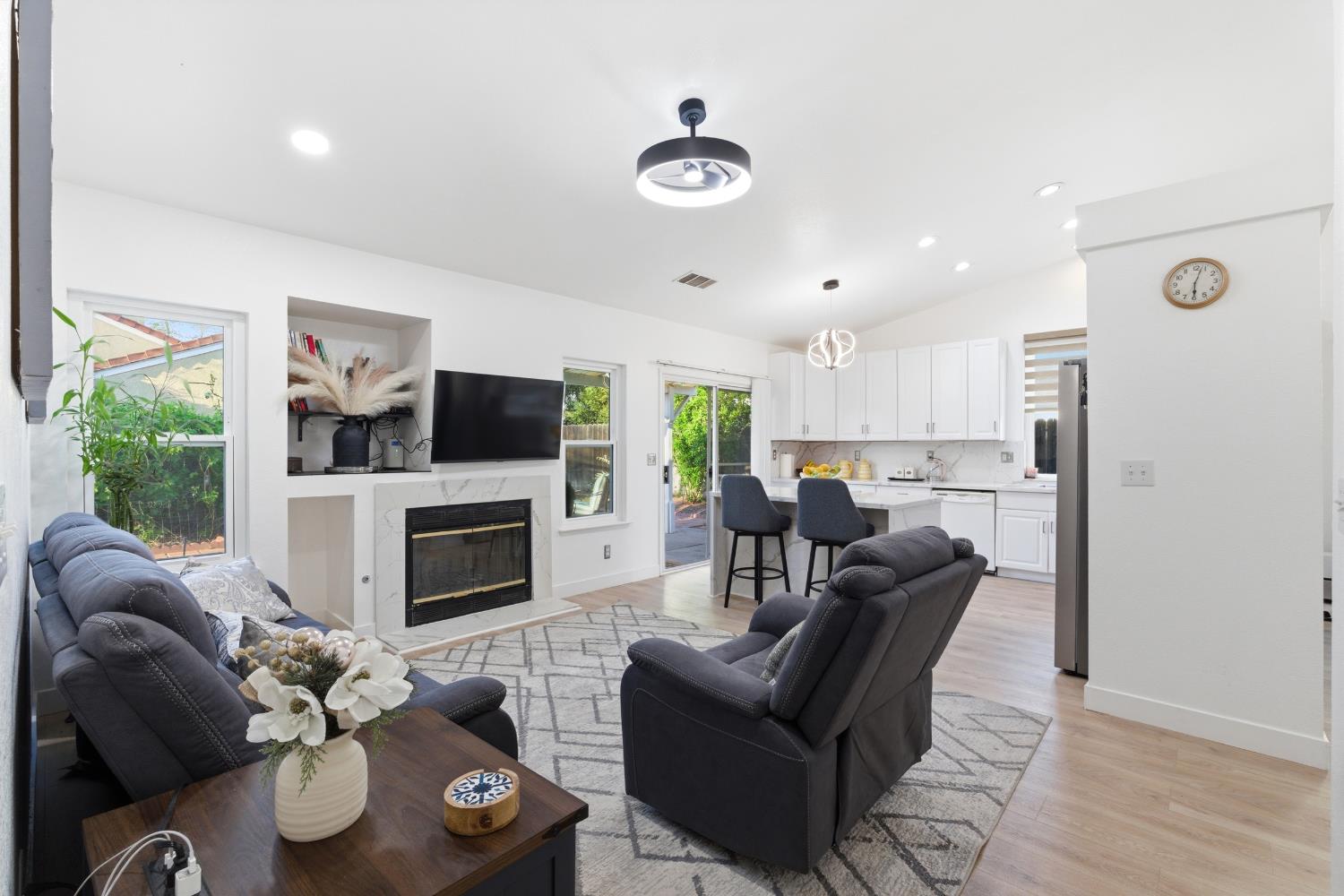 2404 E El paso Ave E, Fresno, CA 93720