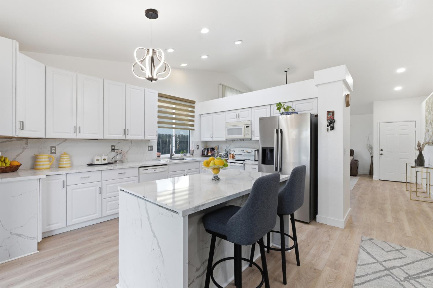 2404 E El paso Ave E, Fresno, CA 93720