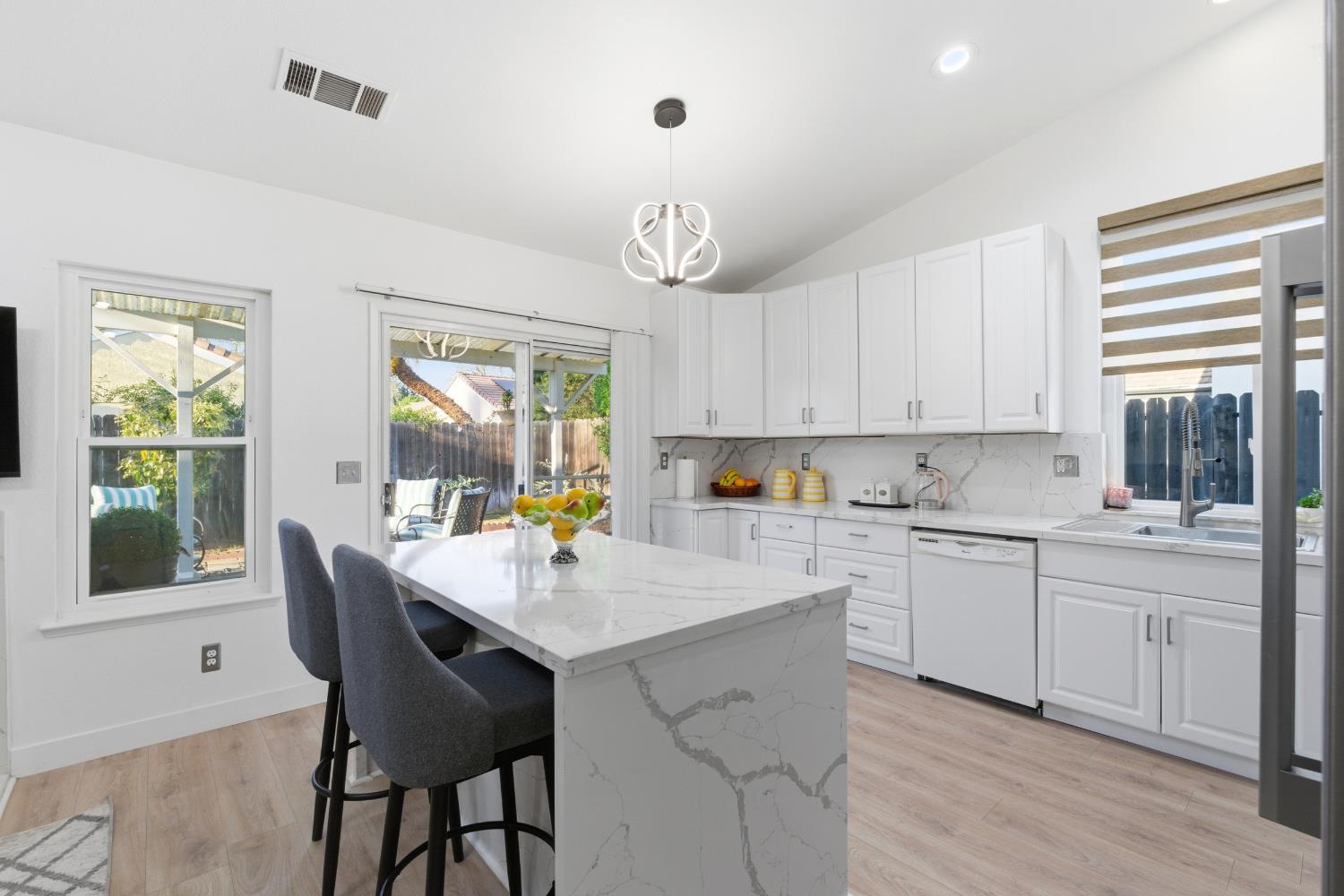 2404 E El paso Ave E, Fresno, CA 93720