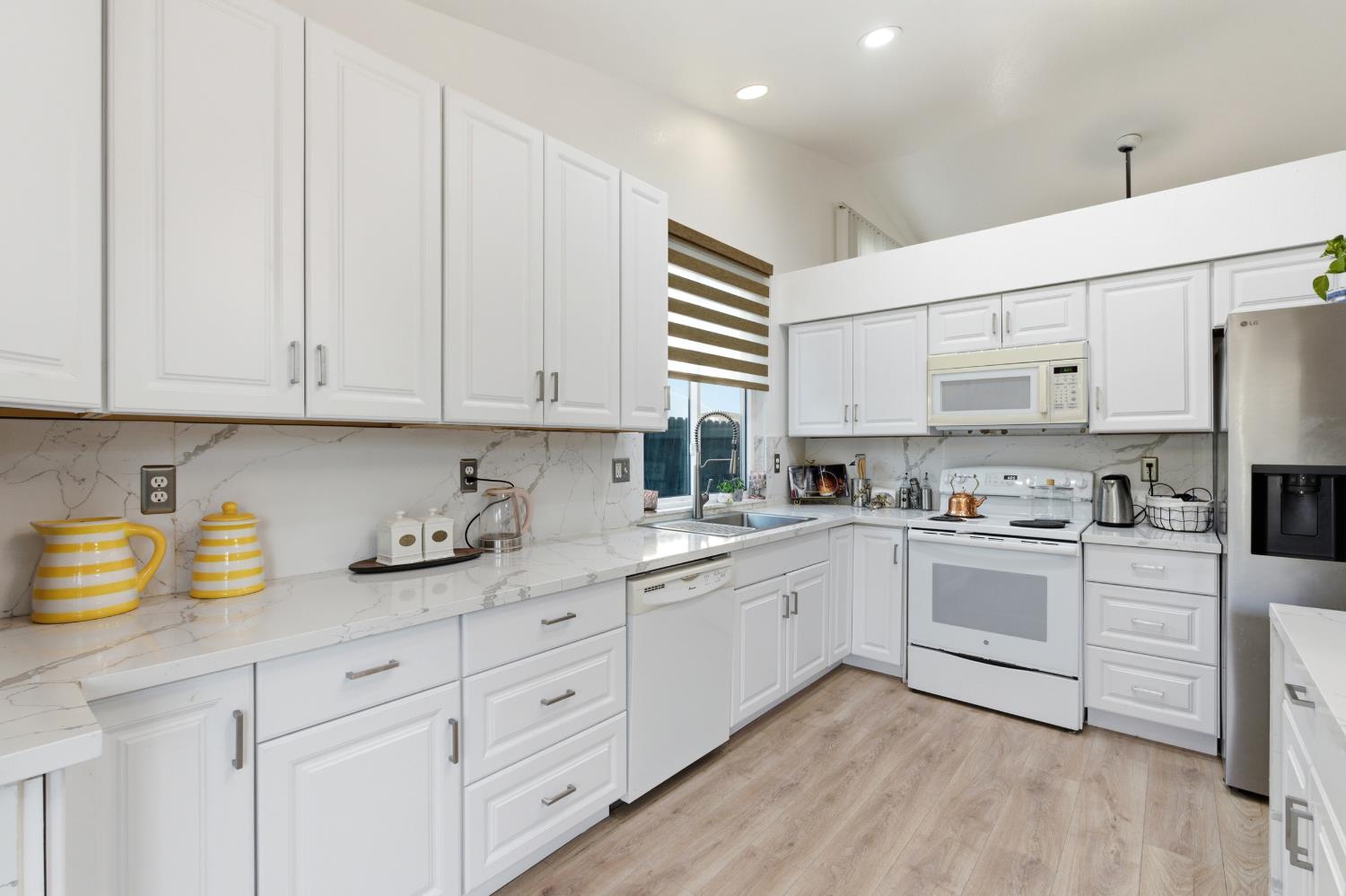 2404 E El paso Ave E, Fresno, CA 93720