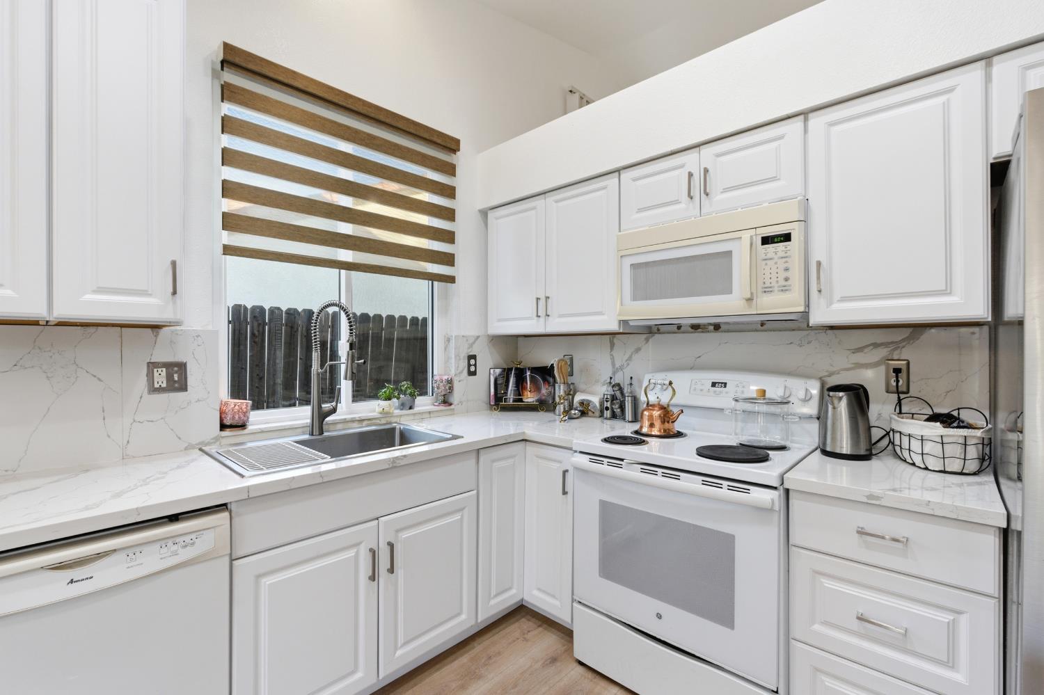 2404 E El paso Ave E, Fresno, CA 93720