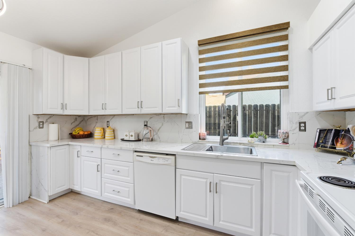 2404 E El paso Ave E, Fresno, CA 93720