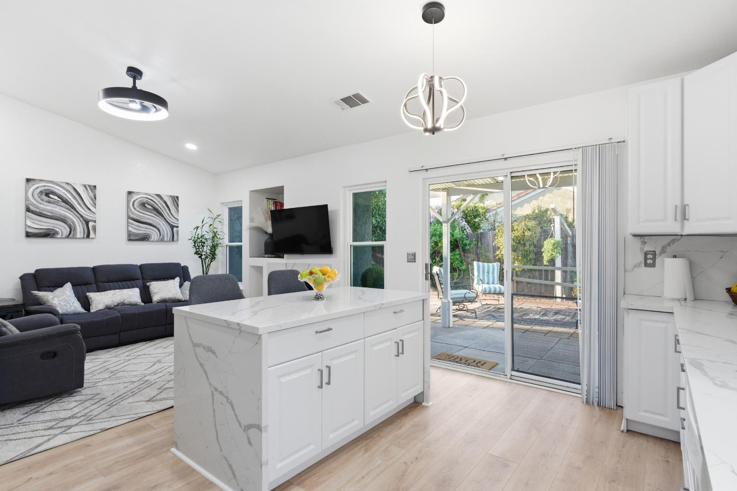 2404 E El paso Ave E, Fresno, CA 93720