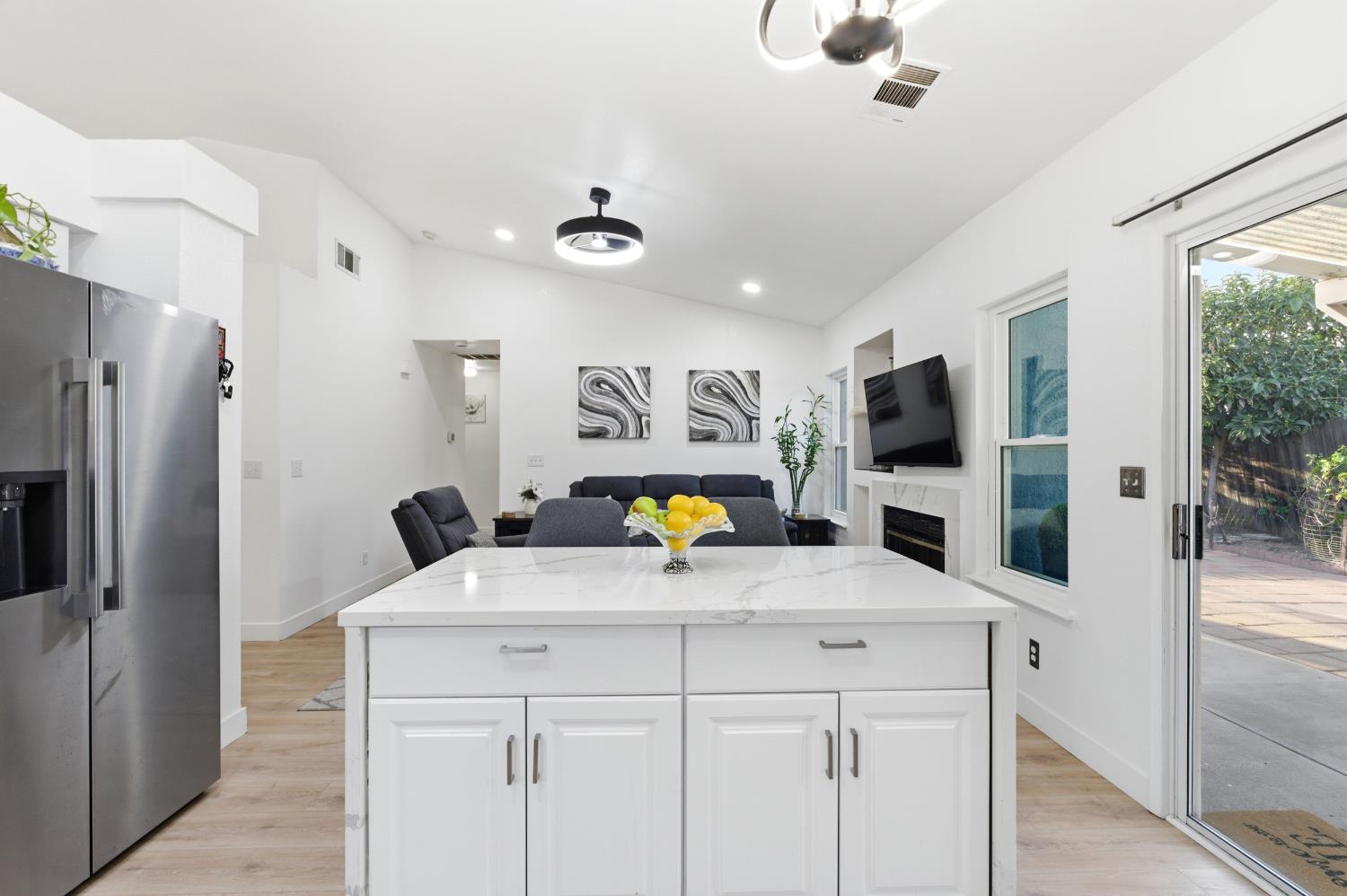 2404 E El paso Ave E, Fresno, CA 93720