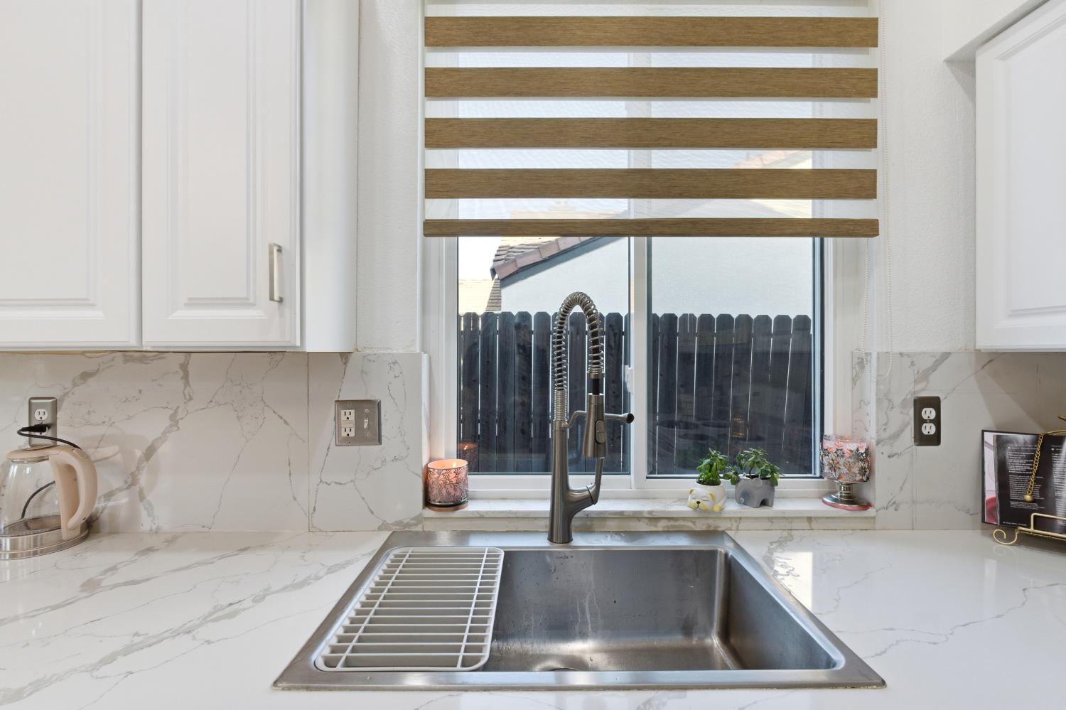 2404 E El paso Ave E, Fresno, CA 93720