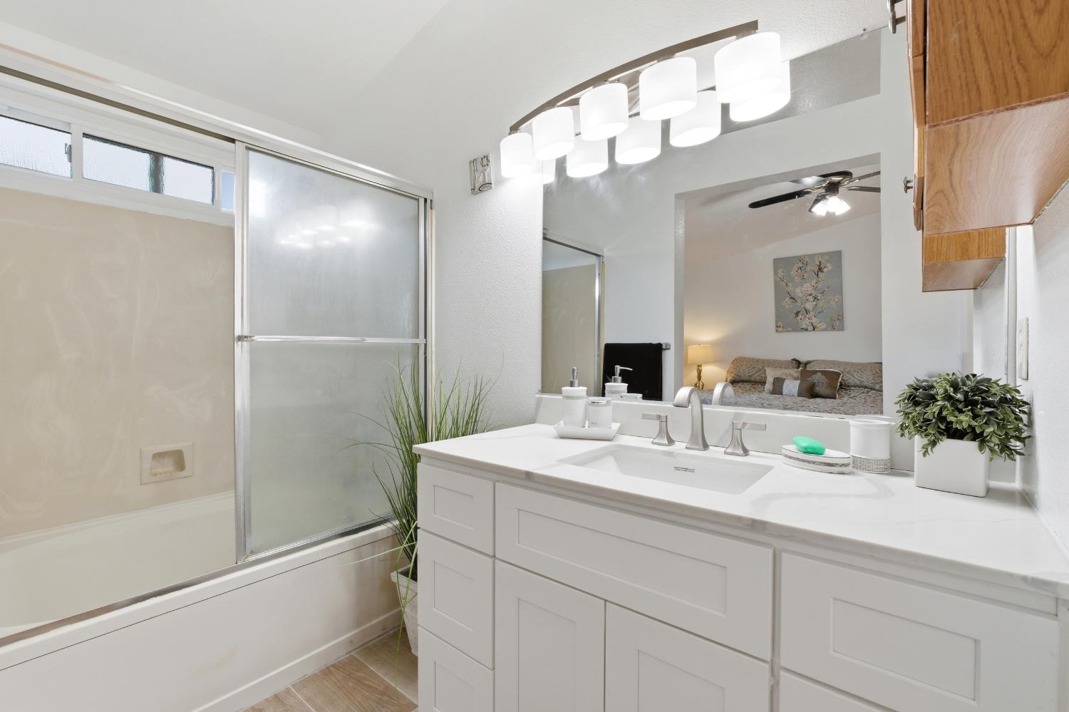 2404 E El paso Ave E, Fresno, CA 93720