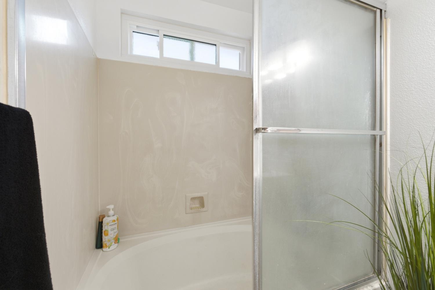 2404 E El paso Ave E, Fresno, CA 93720