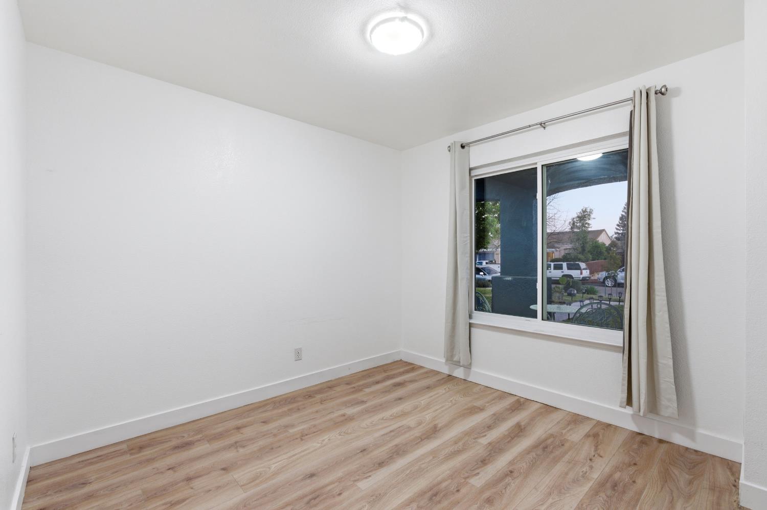 2404 E El paso Ave E, Fresno, CA 93720