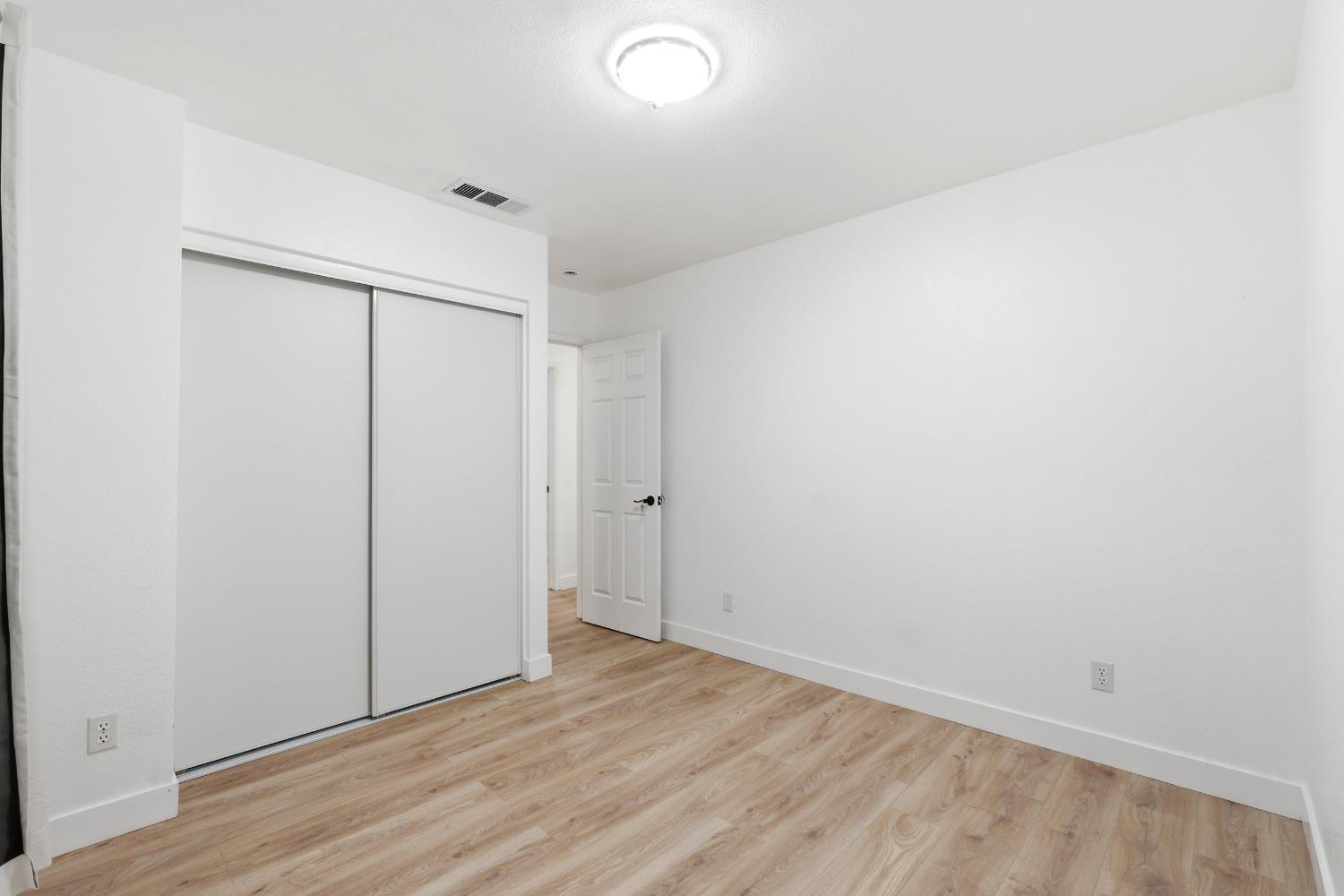 2404 E El paso Ave E, Fresno, CA 93720