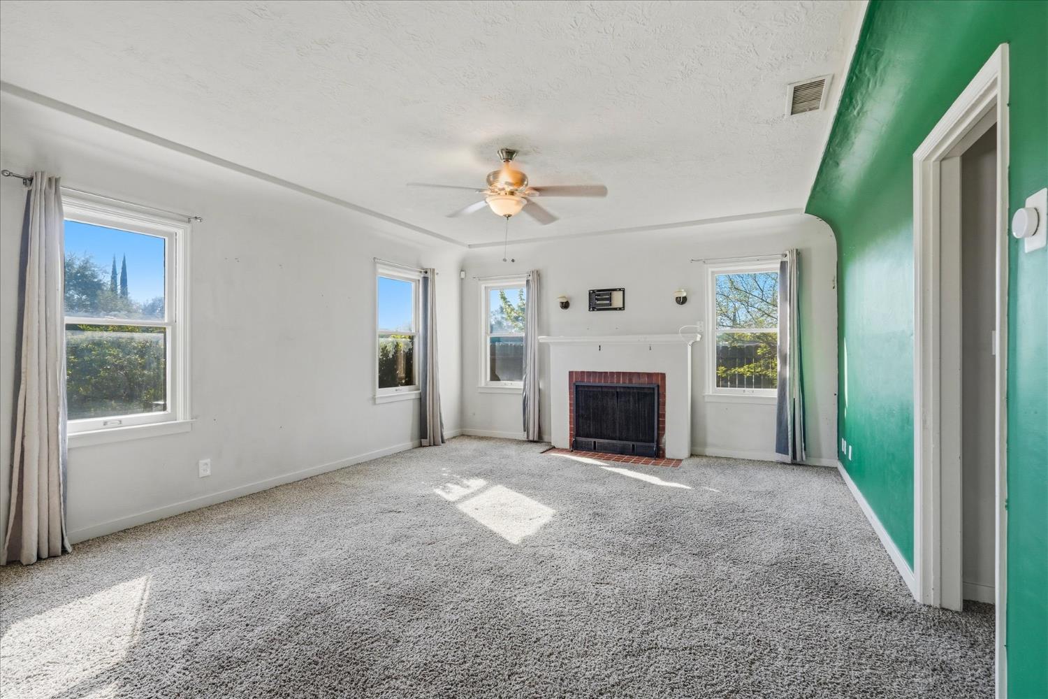 407 N Chestnut Ave, Fresno, CA 93702