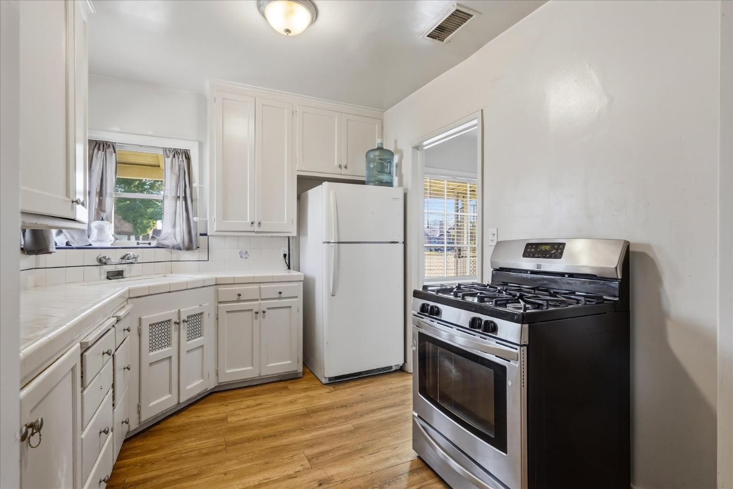 407 N Chestnut Ave, Fresno, CA 93702