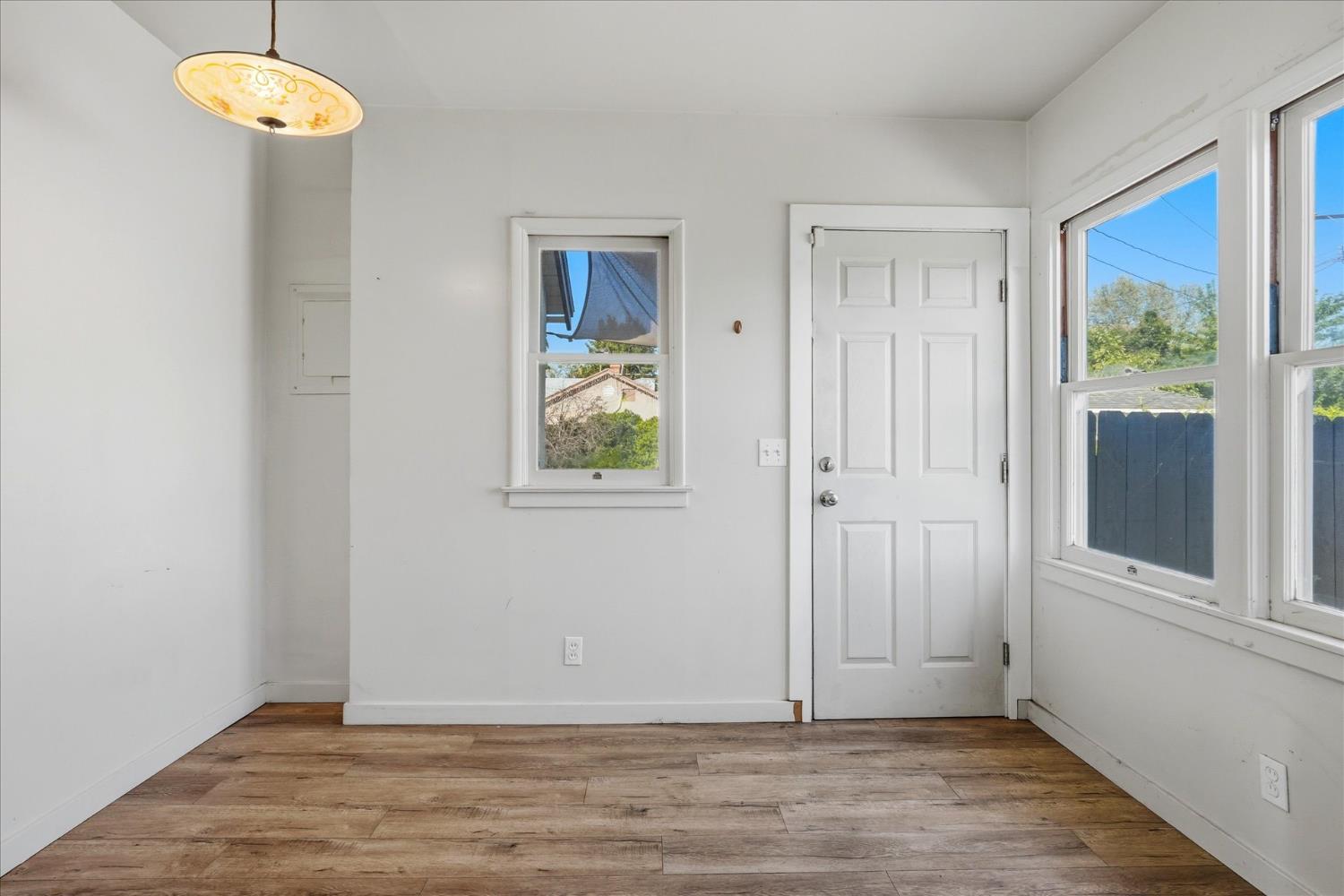 407 N Chestnut Ave, Fresno, CA 93702