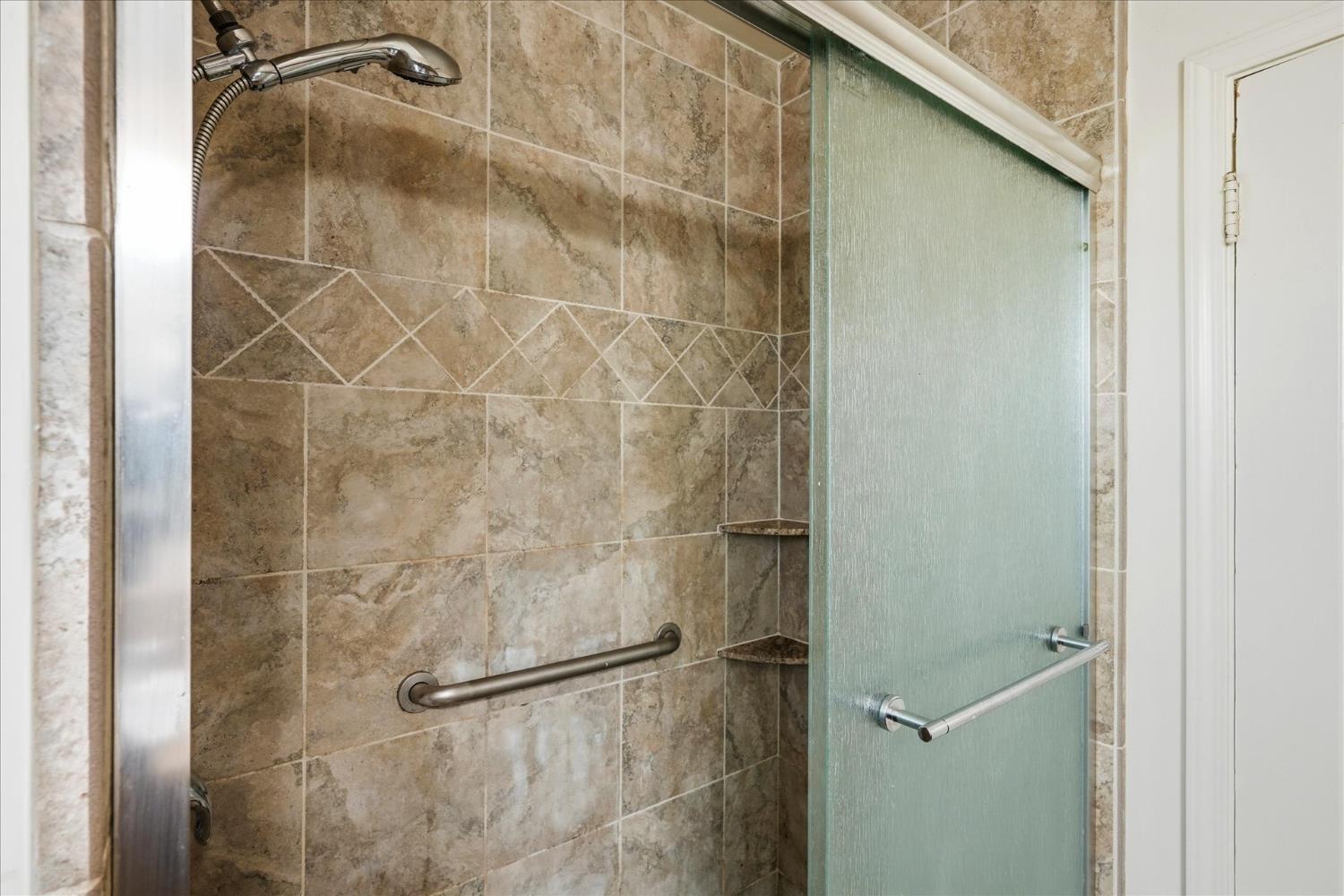 407 N Chestnut Ave, Fresno, CA 93702