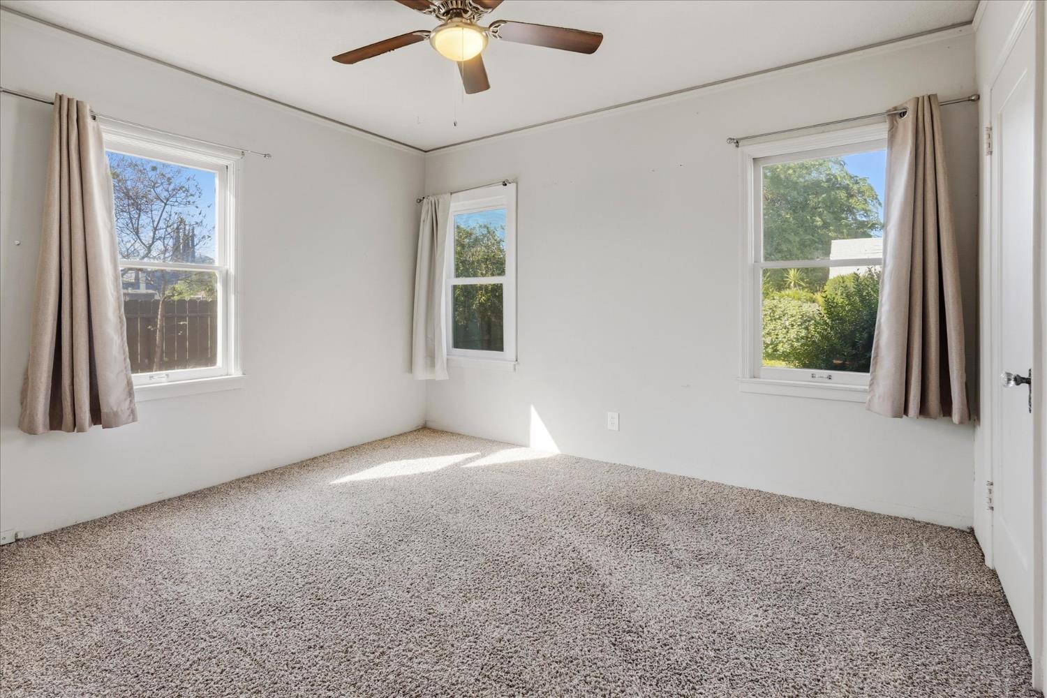 407 N Chestnut Ave, Fresno, CA 93702