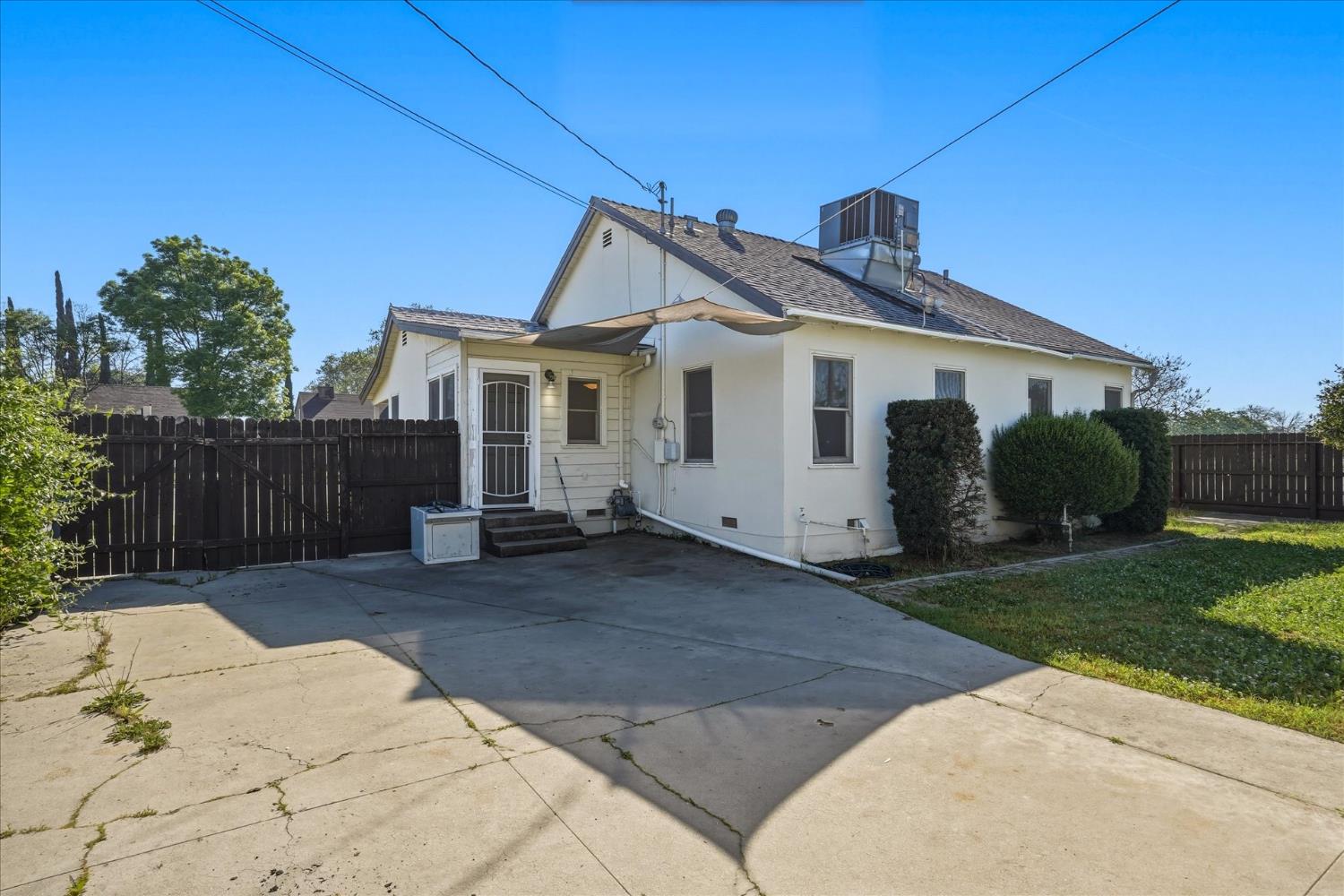 407 N Chestnut Ave, Fresno, CA 93702