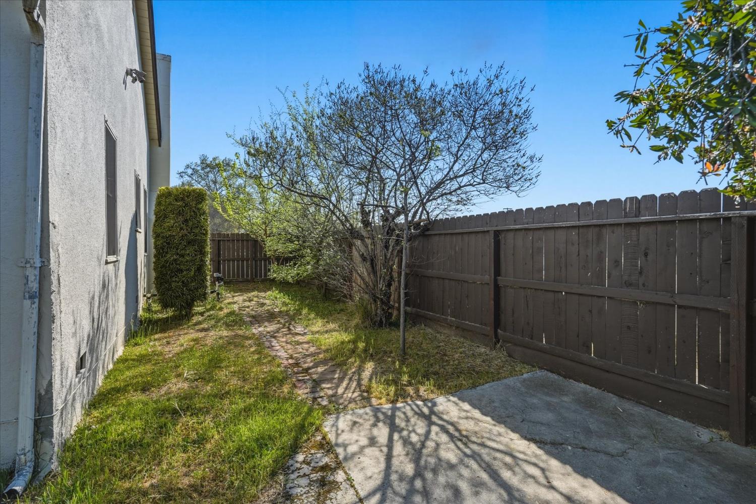 407 N Chestnut Ave, Fresno, CA 93702