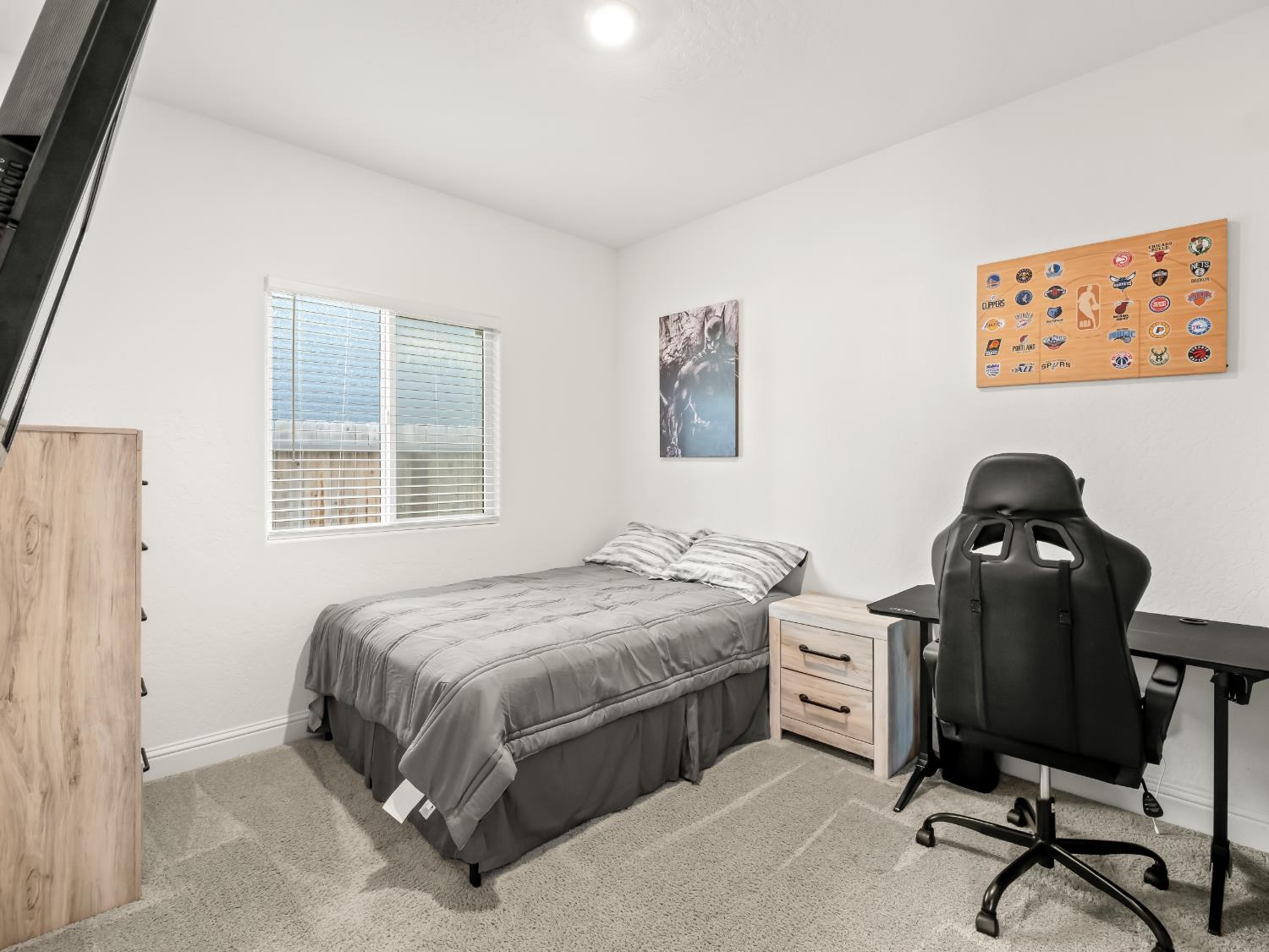 7073 W Poe Ave, Fresno, CA 93723