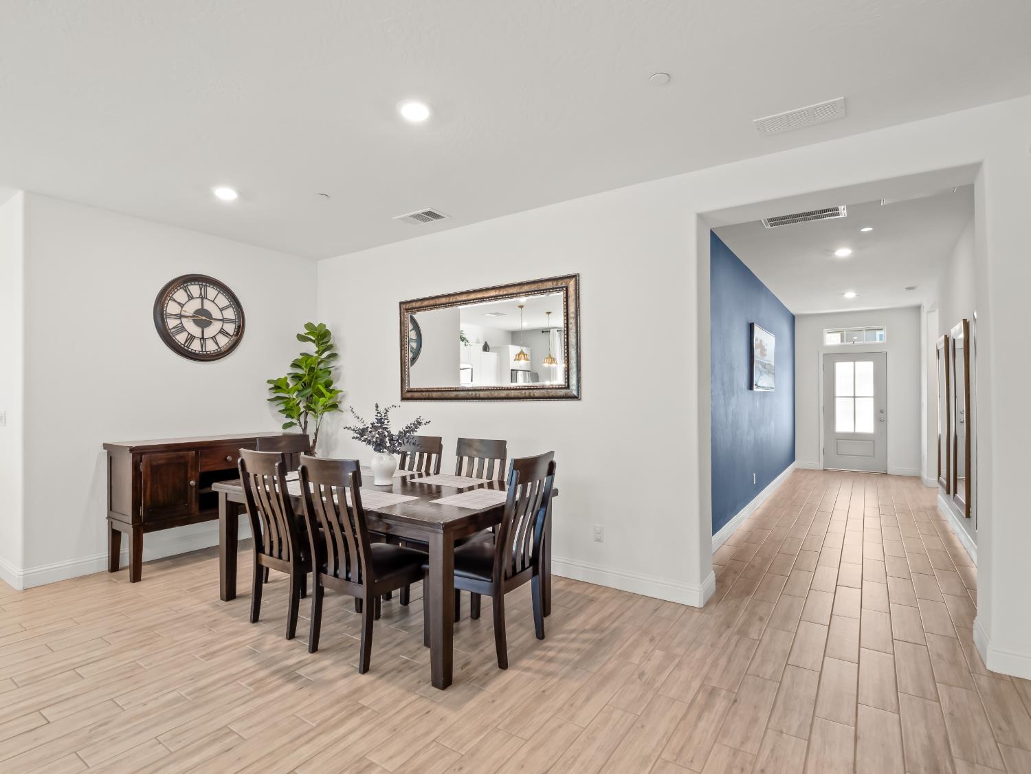 7073 W Poe Ave, Fresno, CA 93723