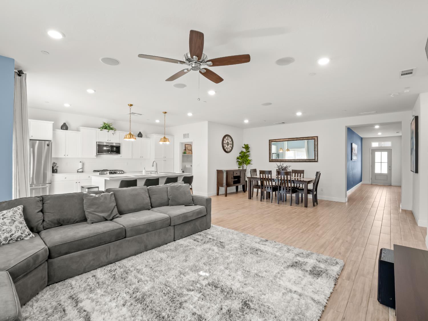 7073 W Poe Ave, Fresno, CA 93723