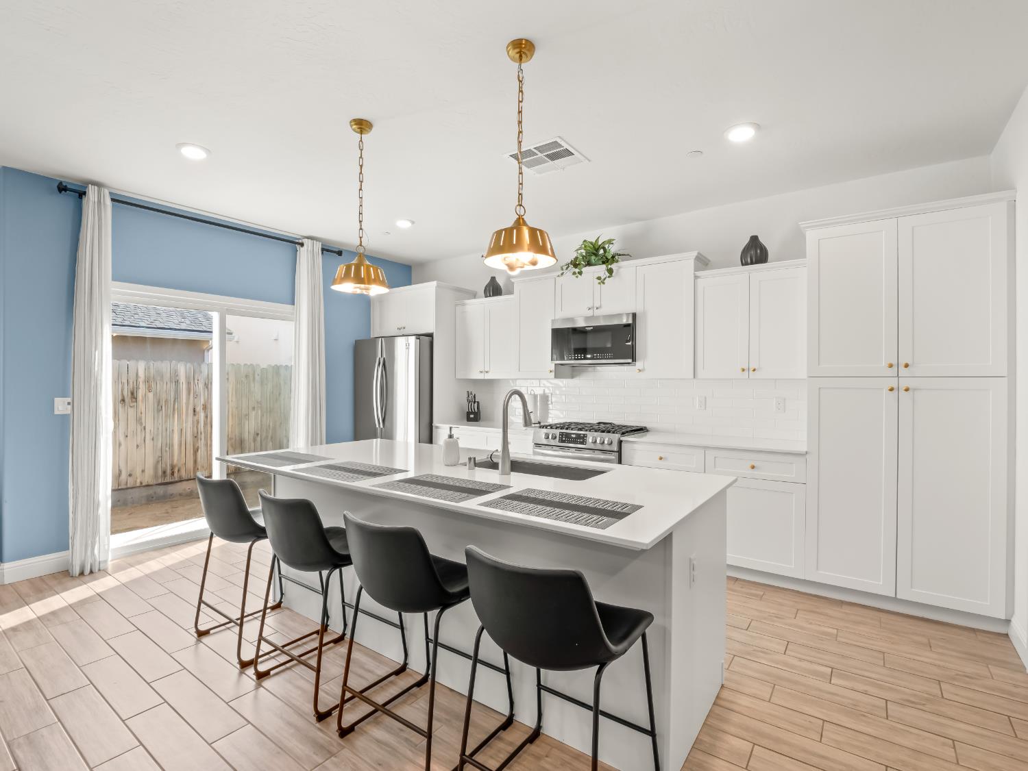 7073 W Poe Ave, Fresno, CA 93723