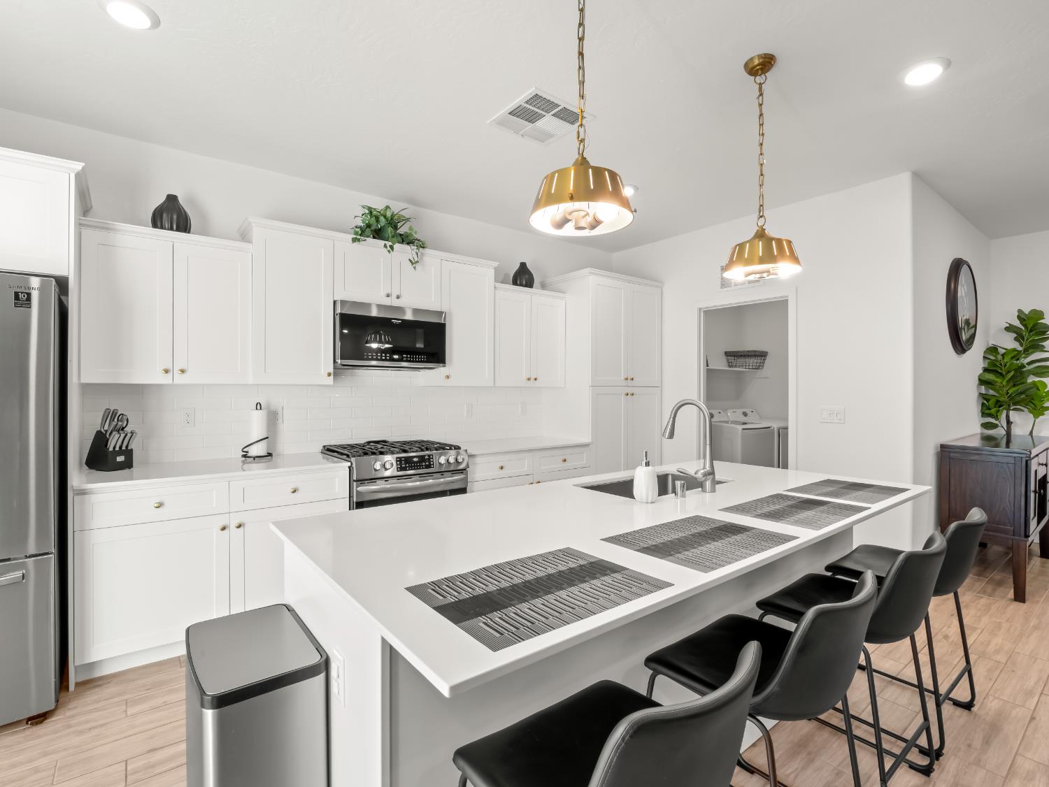 7073 W Poe Ave, Fresno, CA 93723