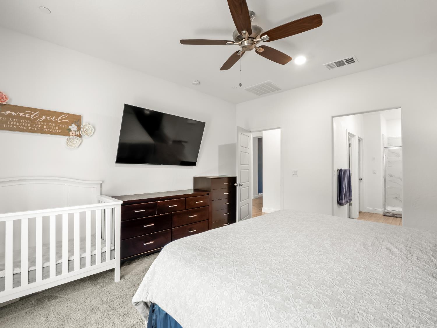 7073 W Poe Ave, Fresno, CA 93723