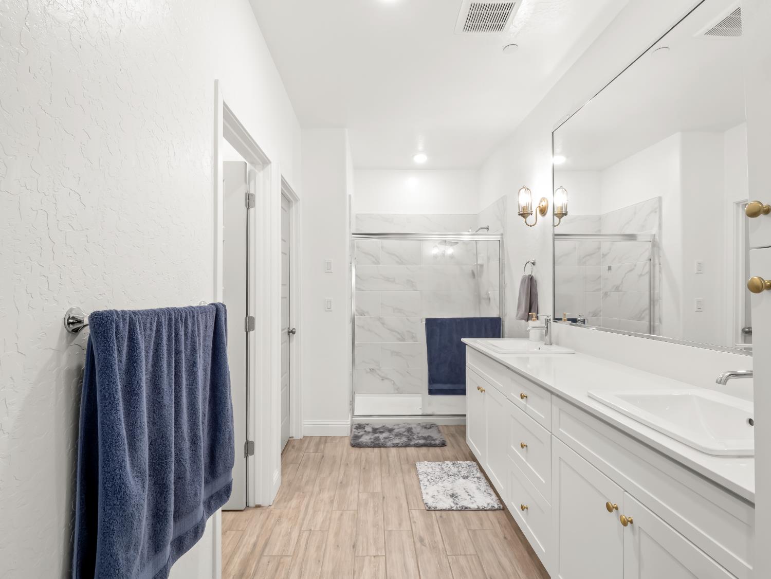 7073 W Poe Ave, Fresno, CA 93723