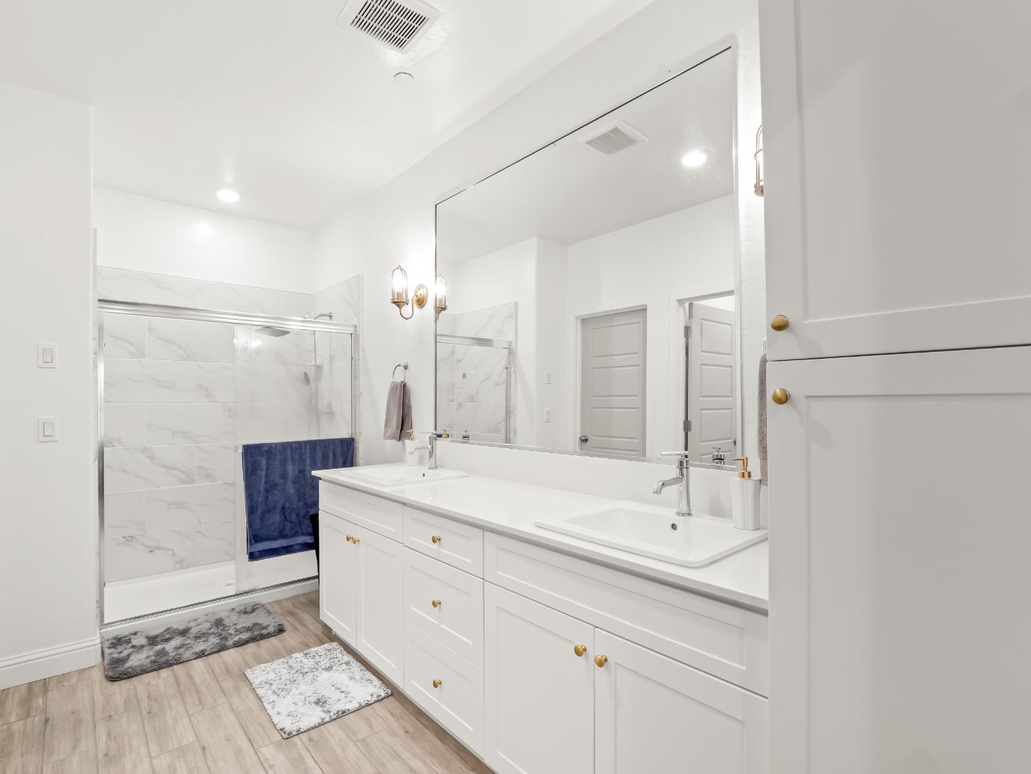 7073 W Poe Ave, Fresno, CA 93723