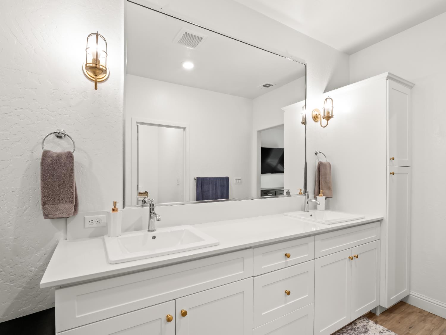 7073 W Poe Ave, Fresno, CA 93723