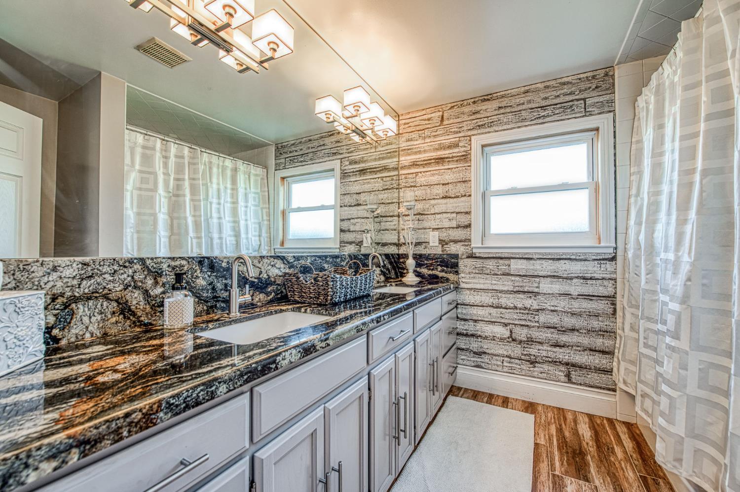 5650 S De Wolf Ave, Fowler, CA 93625