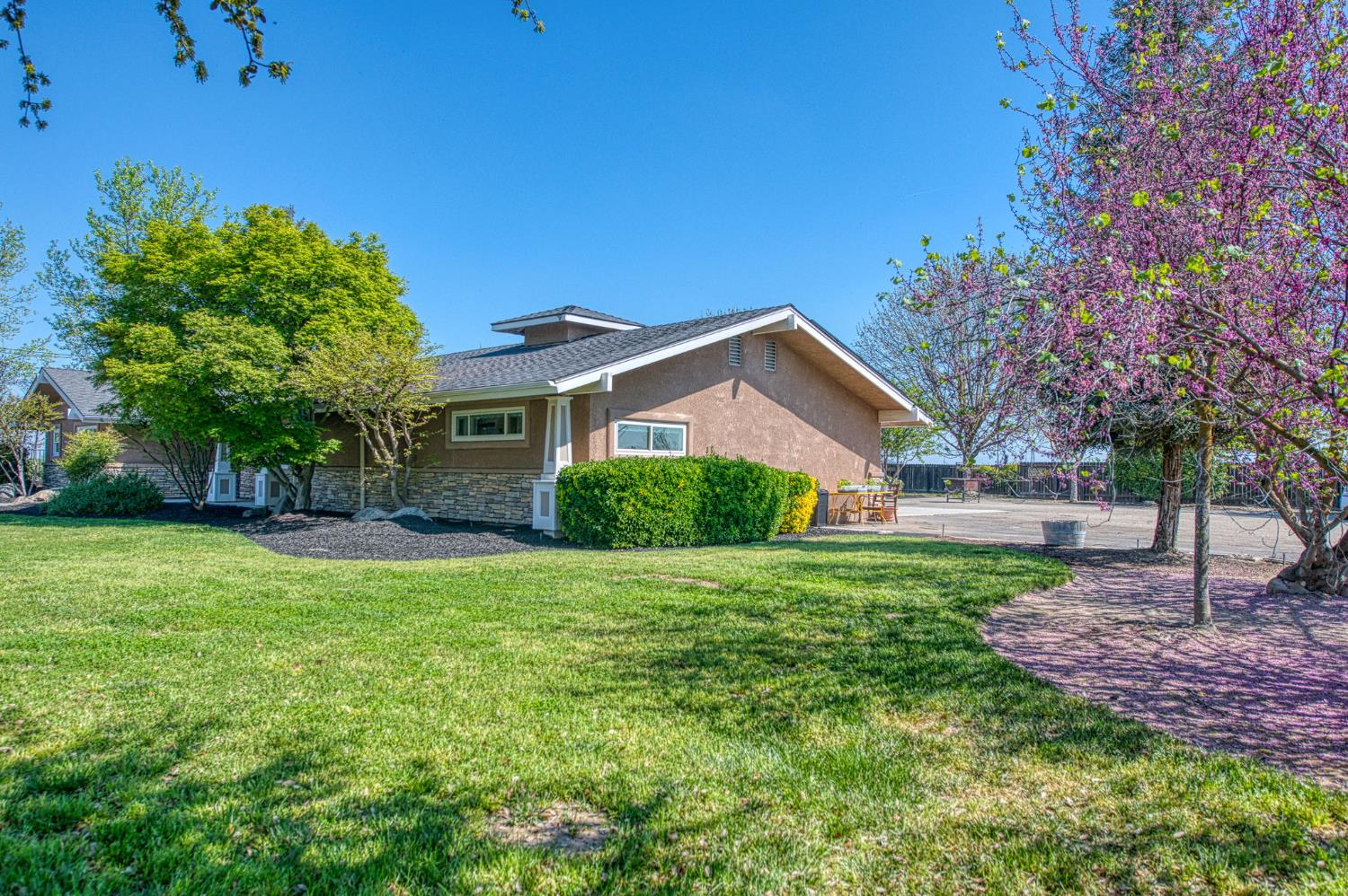 5650 S De Wolf Ave, Fowler, CA 93625